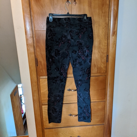 Black and Red Floral Pants - Picture 4 of 5